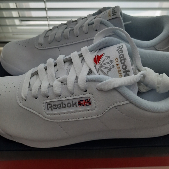 New Reebok Princess Shoes - Picture 2 of 7